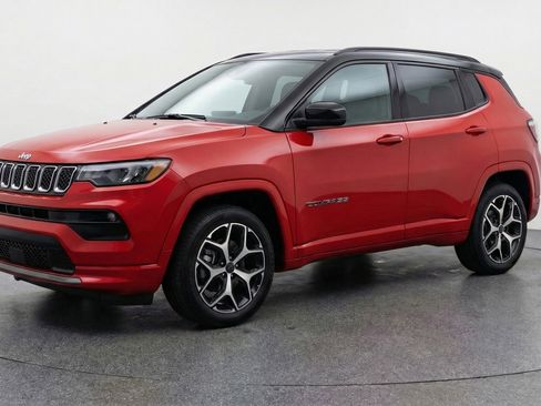 Used 2025 Jeep Compass Limited AWD/4WD image 3