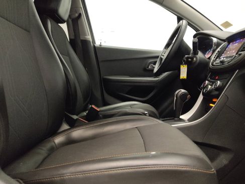 Used 2021 Chevrolet Trax LT FWD image 21