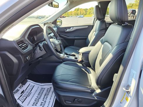 Used 2025 Ford Escape Platinum w/ Premium Technology Package image 12