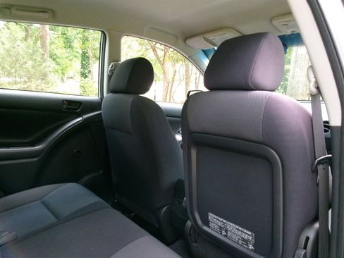 Used 2005 Pontiac Vibe w/ Power Group Value Package FWD image 26