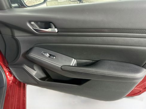 Used 2024 Nissan Altima 2.5 SV FWD image 29