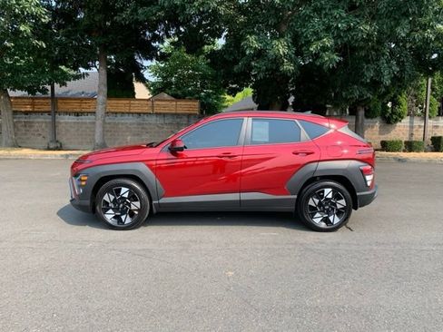 Used 2024 Hyundai Kona SEL w/ Convenience Package FWD image 2