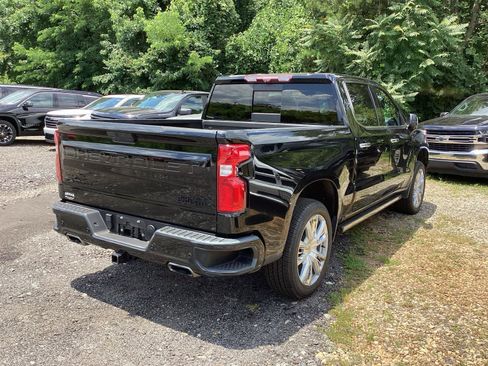 Used 2021 Chevrolet Silverado 1500 High Country w/ Technology Package AWD/4WD image 4