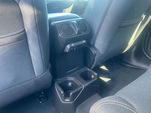 Used 2025 Jeep Wrangler Sport S image 22