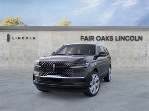 New 2025 Lincoln Navigator Reserve image 2
