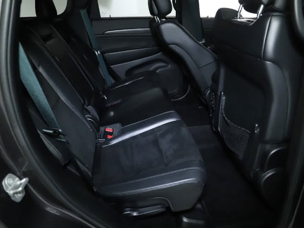 Used 2018 Jeep Grand Cherokee Altitude AWD/4WD image 31
