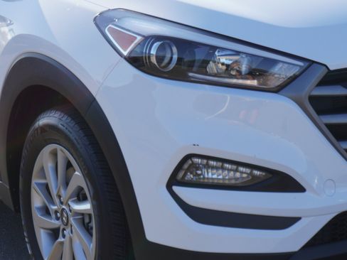 Used 2016 Hyundai Tucson SE w/ Option Group 02 FWD image 3