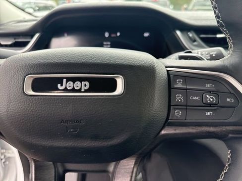 Certified 2022 Jeep Grand Cherokee Limited image 38