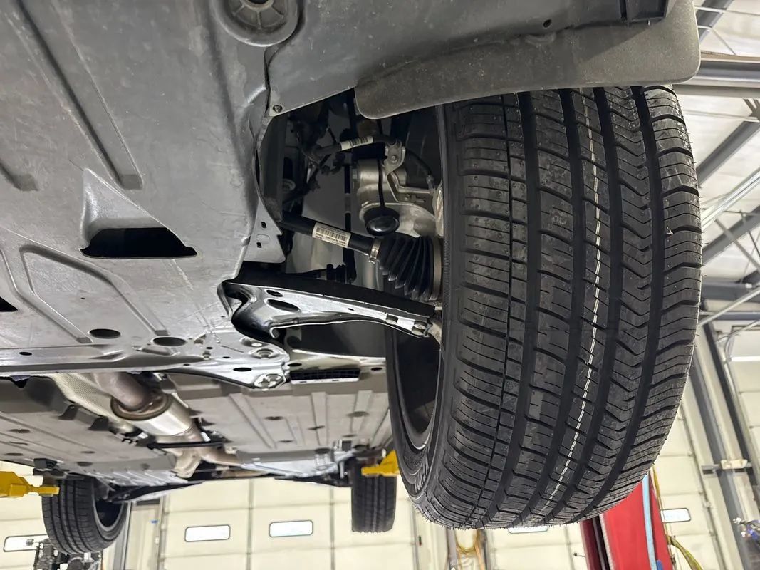 Used 2024 Volvo XC40 B5 Plus AWD/4WD image 23