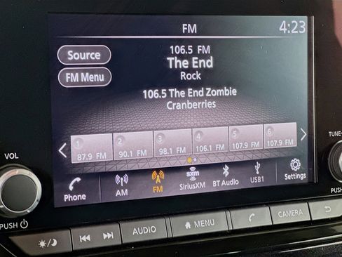 Used 2025 Nissan Pathfinder SV image 21