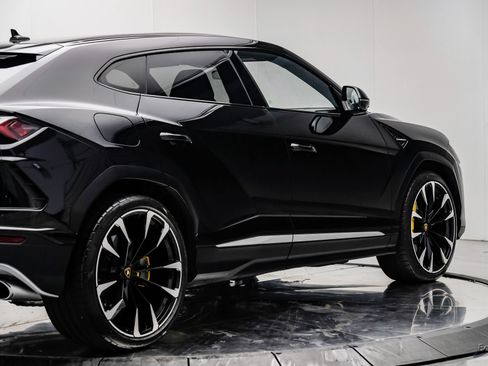Used 2022 Lamborghini Urus AWD/4WD image 18