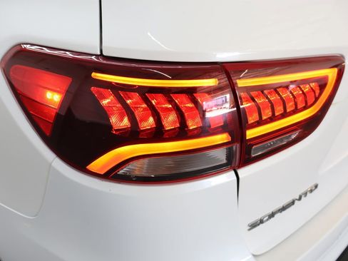 Used 2019 Kia Sorento EX AWD/4WD image 29