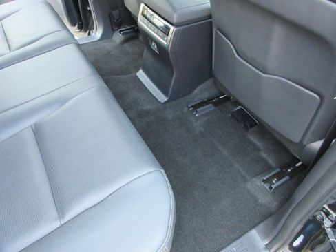 Used 2024 Lexus GX 550 w/ Accessory Package (2T) AWD/4WD image 23