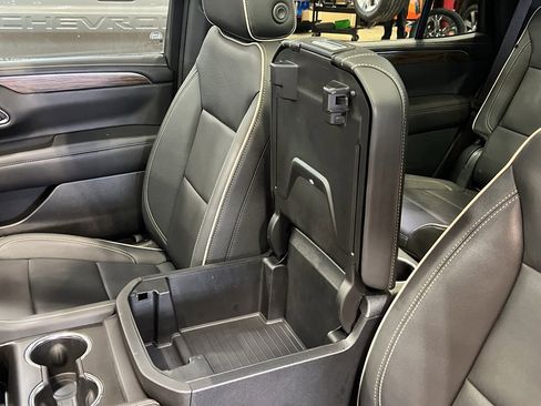 Used 2024 Chevrolet Tahoe Premier w/ Premium Package image 19