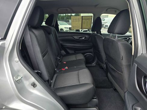 Used 2020 Nissan Rogue SV image 12