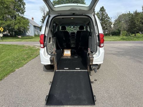 Used 2016 Dodge Grand Caravan American Value Package image 28