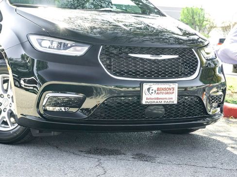 New 2026 Chrysler Pacifica Select image 3