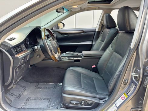 Used 2013 Lexus ES 350 w/ Luxury Pkg FWD image 16