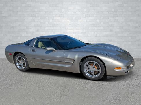 Used 2000 Chevrolet Corvette Coupe w/ Memory Pkg image 1
