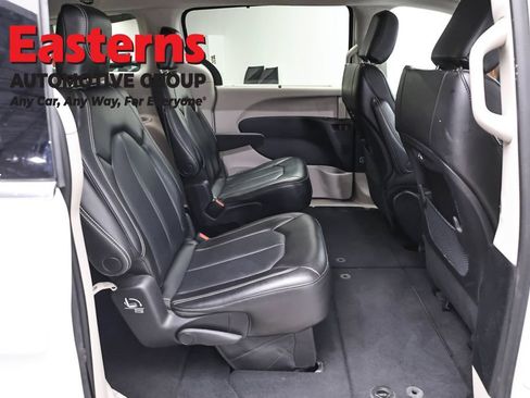 Used 2023 Chrysler Pacifica Touring-L FWD image 24
