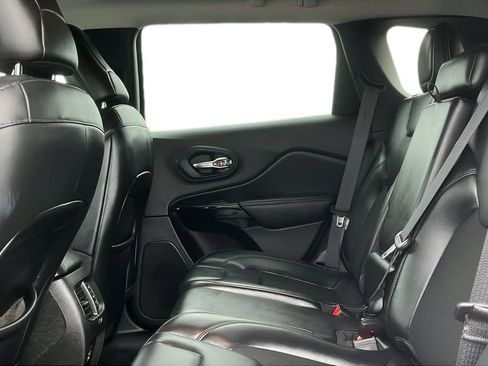 Used 2021 Jeep Cherokee Latitude Plus image 29