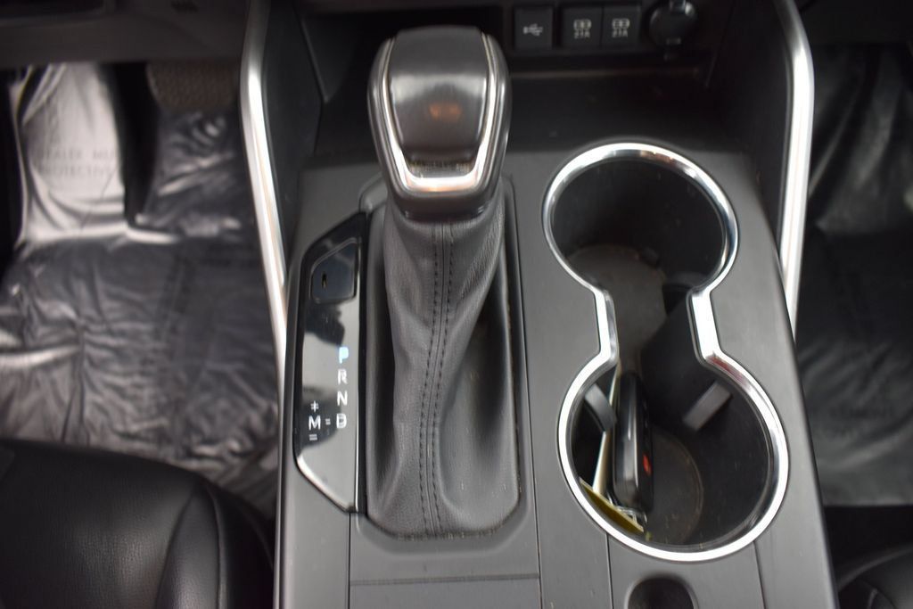 Used 2021 Toyota Highlander XLE AWD/4WD image 10