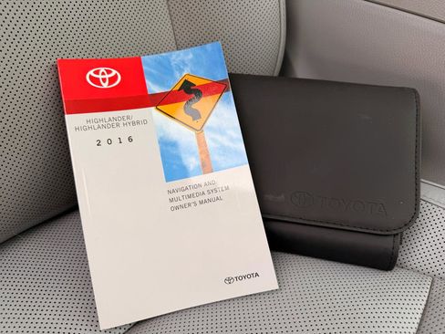 Used 2016 Toyota Highlander Limited Platinum image 34