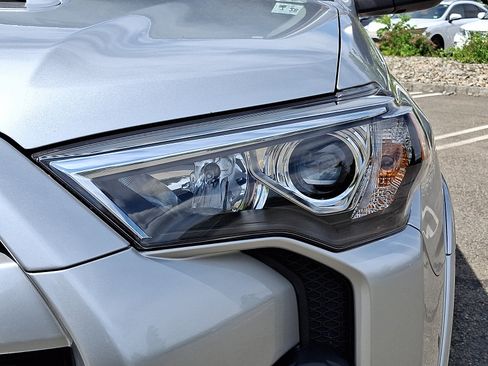 Used 2023 Toyota 4Runner TRD Off-Road Premium w/ Moonroof Package AWD/4WD image 9