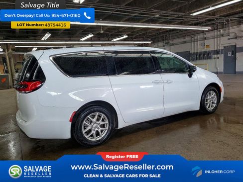 Used 2024 Chrysler Pacifica Touring-L image 4