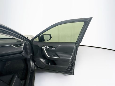 Used 2020 Toyota RAV4 XLE Premium FWD image 32