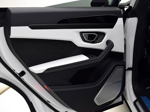 Used 2021 Lamborghini Urus image 39