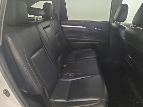 Used 2019 Toyota Highlander XLE AWD/4WD image 19