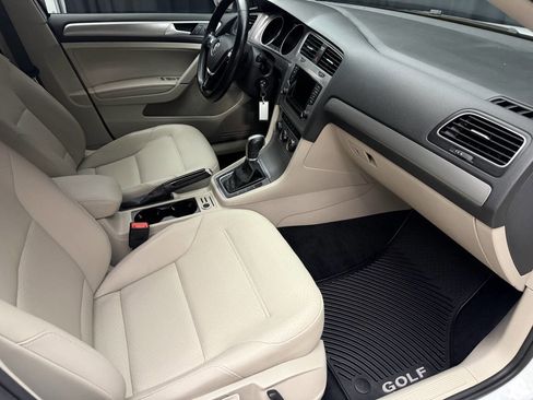 Used 2015 Volkswagen Golf S image 25