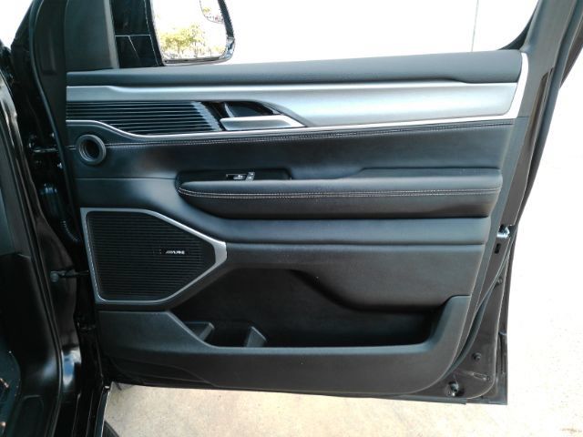 Used 2025 Jeep Wagoneer L Series II AWD/4WD image 18