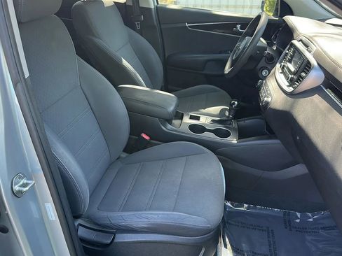 Used 2016 Kia Sorento LX image 22