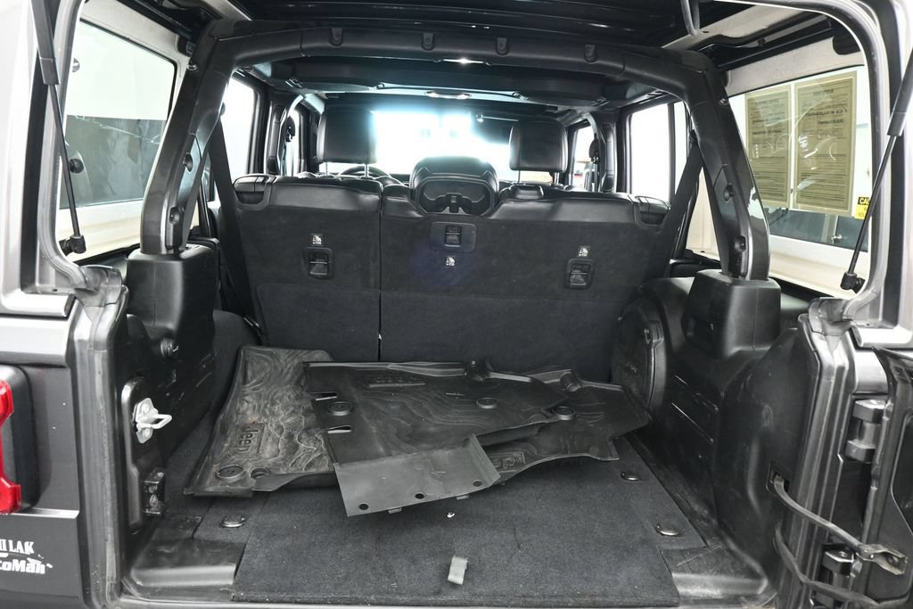 Used 2018 Jeep Wrangler Unlimited Sahara AWD/4WD image 33