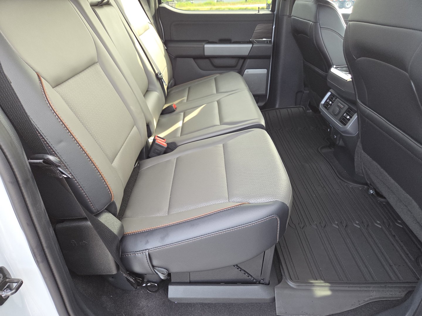 Used 2025 Ford F150 Lariat w/ Equipment Group 502A High AWD/4WD image 26