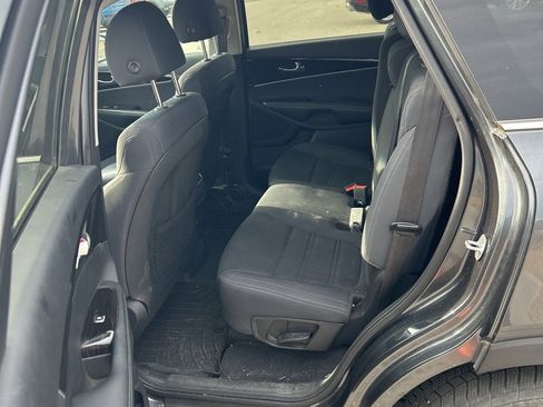Used 2020 Kia Sorento LX w/ LX I4 Convenience Package image 12