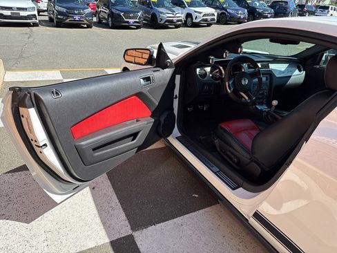 Used 2010 Ford Mustang Shelby GT500 RWD image 22