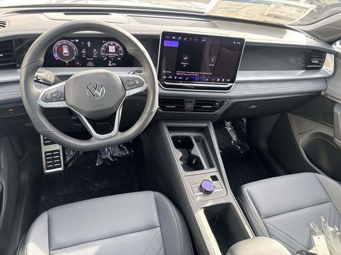 New 2026 Volkswagen Tiguan SE R-Line FWD image 6