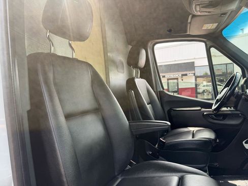 Used 2022 Mercedes-Benz Sprinter 2500 image 22
