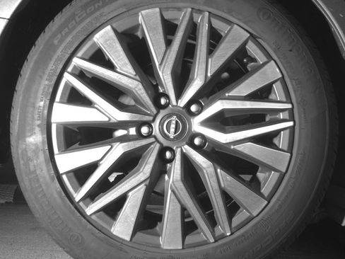 Used 2025 Nissan Altima 2.5 SV FWD image 15