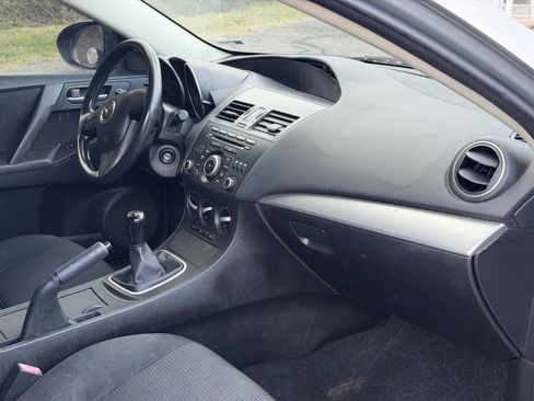 Used 2013 MAZDA MAZDA3 i SV image 16