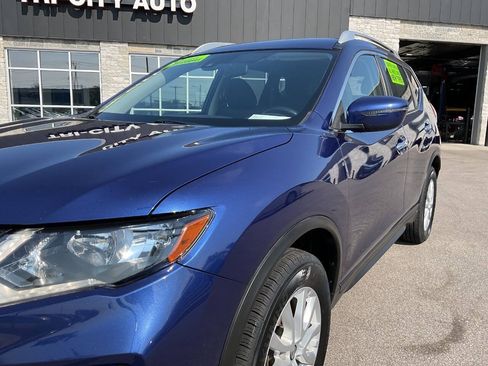 Used 2019 Nissan Rogue SV AWD/4WD image 2