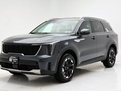 Used 2024 Kia Sorento S image 2