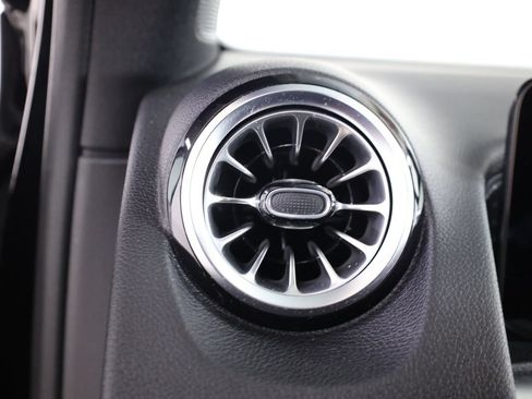 Certified 2025 Mercedes-Benz GLB 250 4MATIC image 12