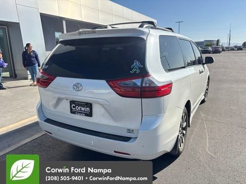 Used 2020 Toyota Sienna XLE w/ XLE Navigation Package AWD/4WD image 5