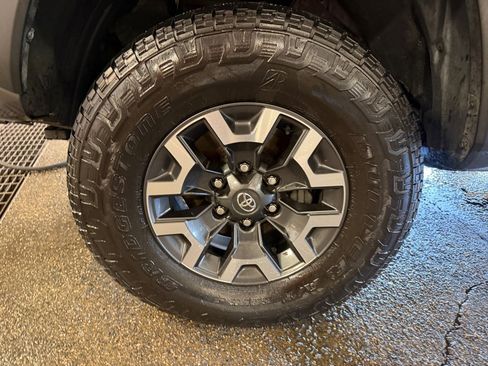 Used 2021 Toyota Tacoma TRD Off-Road w/ Technology Package image 31