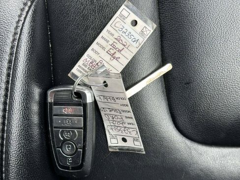 Used 2021 Ford Edge Titanium AWD/4WD image 28