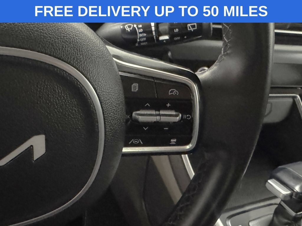 Used 2025 Kia Carnival FWD image 6